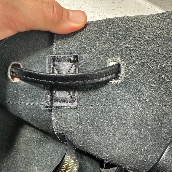 Vince Camuto genuine leather bucket bag - Picture 5 of 9